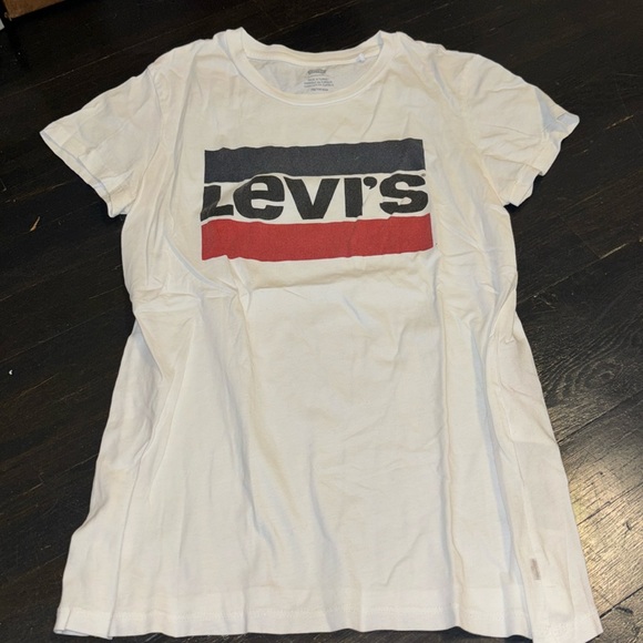Levi’s T shirt - Picture 1 of 3